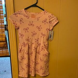 Cat & Jack Light Pink Dress with Bow Pattern with Pockets. Size S 6/7. NWT